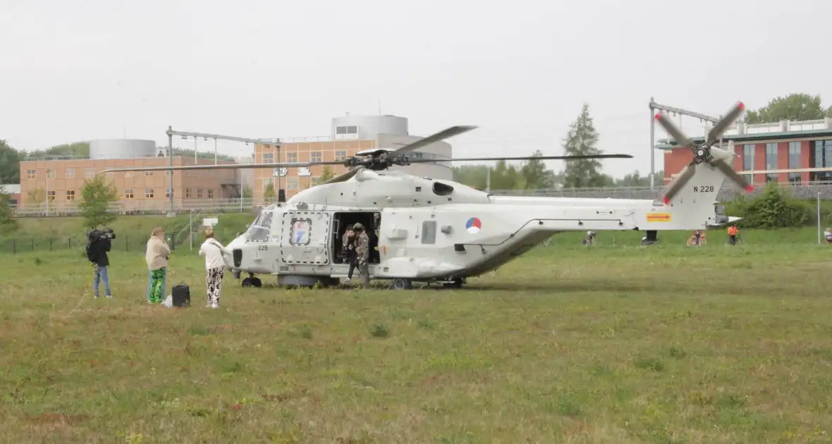 Suzan en Freek landde per luchtmacht helikopter - Foto 6