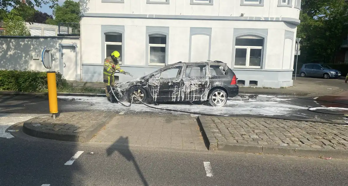 Auto verwoest vanwege brand