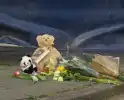 Bloemen en teddybeer neergelegd voor gezinsdrama in Geldermalsen