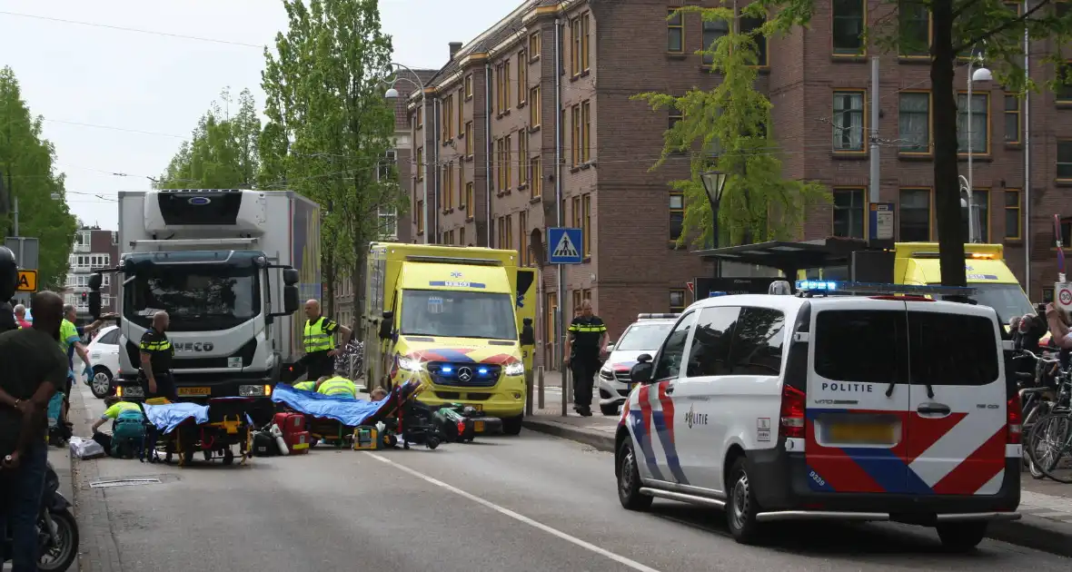 Twee gewonden bij ernstig verkeersongeval - Foto 1