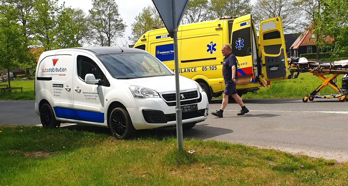 Botsing tussen scooter en bestelbus - Foto 2