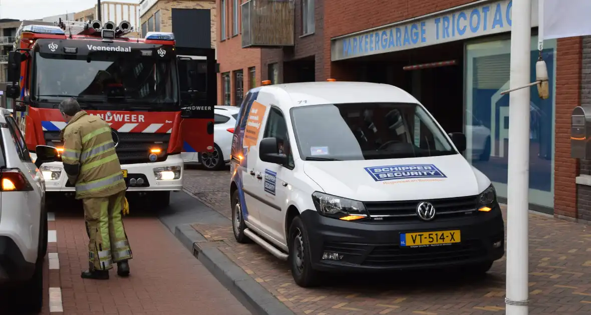 Hevige waterschade door gesprongen sprinkler in parkeergarage - Foto 1