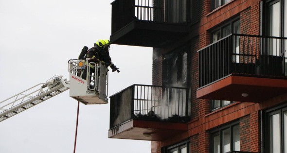Grote schade na brand op balkon - Afbeelding 3