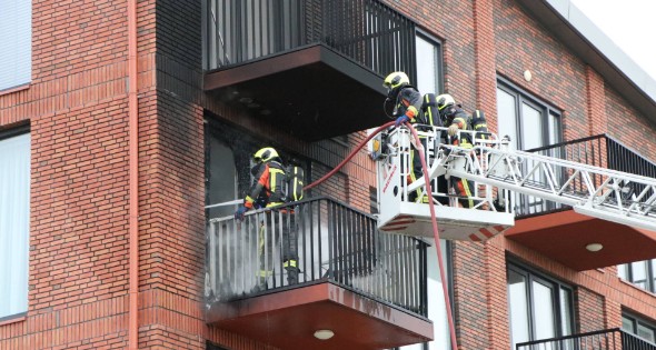 Grote schade na brand op balkon - Afbeelding 6