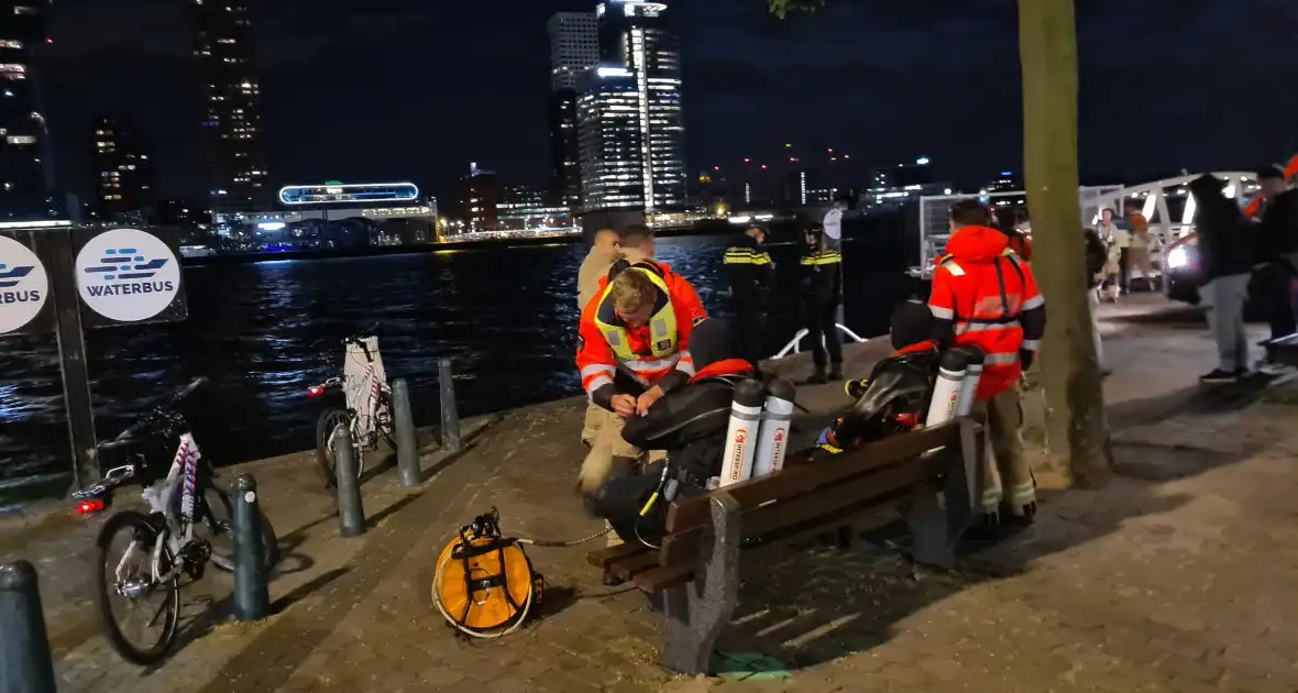 Grote zoekactie naar persoon te water Erasmusbrug - Foto 13