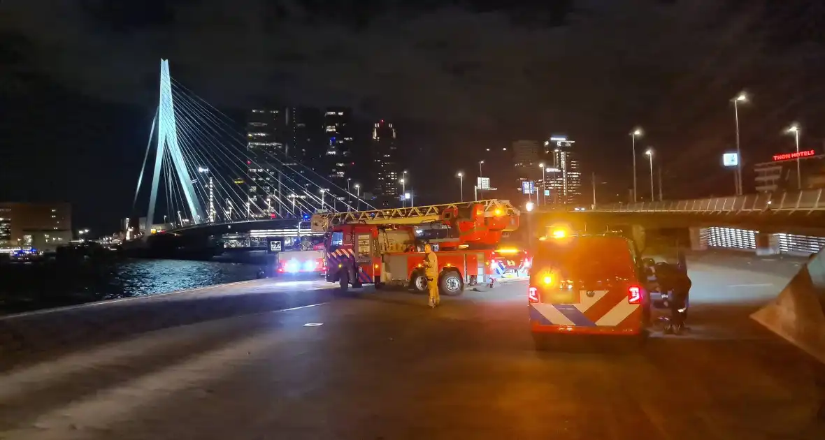 Grote zoekactie naar persoon te water Erasmusbrug - Foto 2