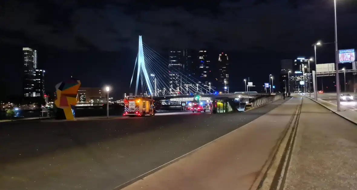 Grote zoekactie naar persoon te water Erasmusbrug - Foto 3