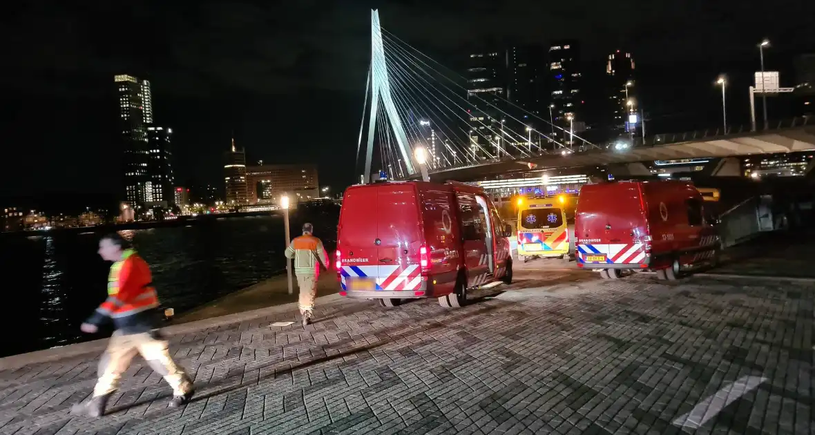 Grote zoekactie naar persoon te water Erasmusbrug - Foto 5