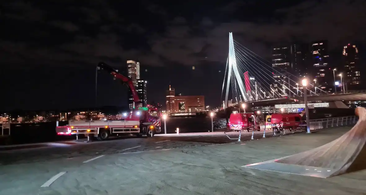 Grote zoekactie naar persoon te water Erasmusbrug - Foto 6