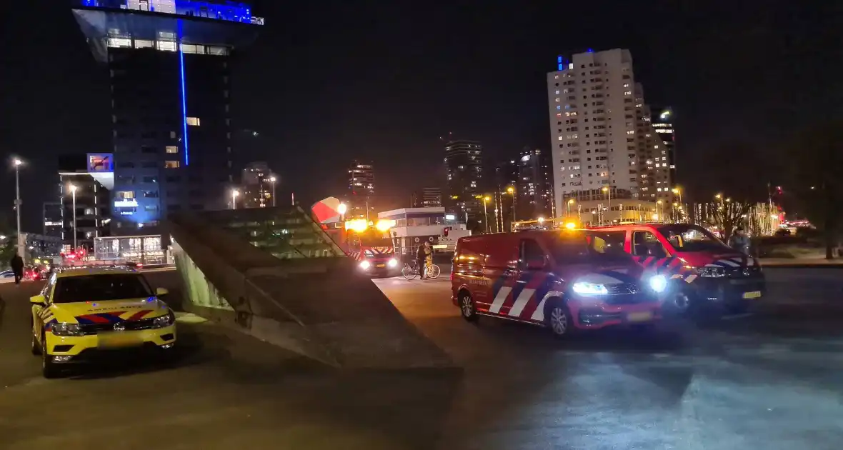 Grote zoekactie naar persoon te water Erasmusbrug - Foto 7