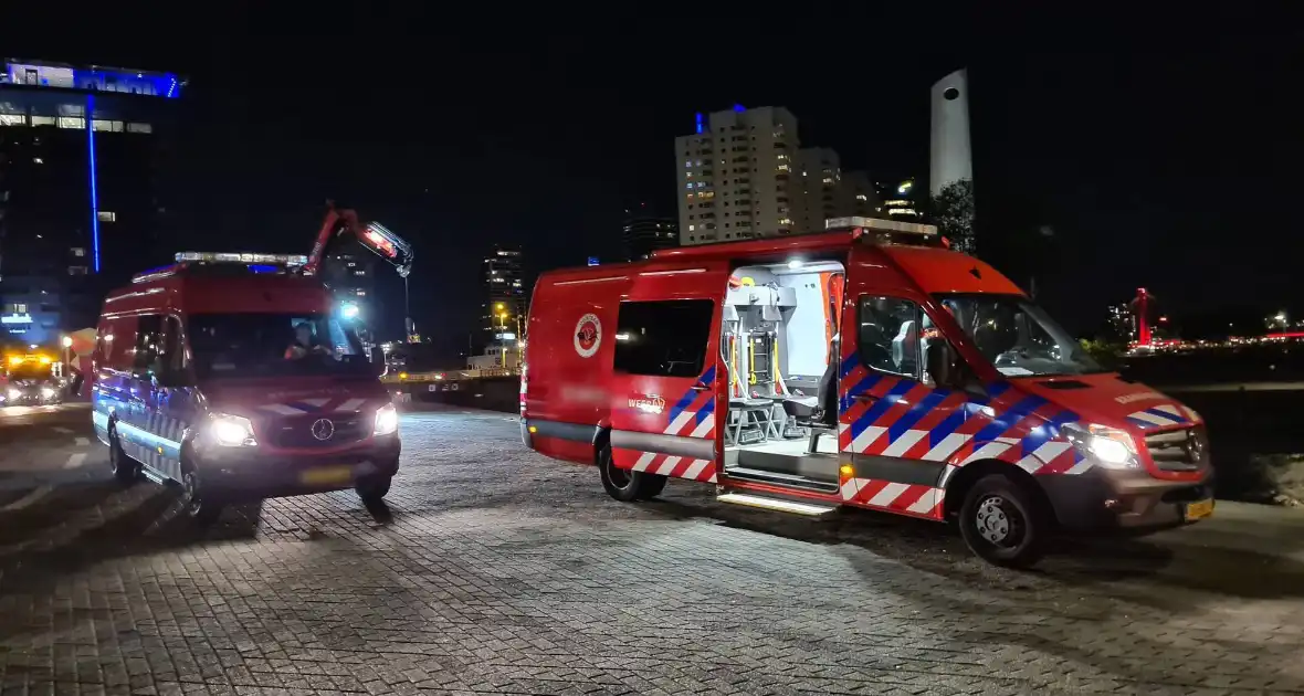 Grote zoekactie naar persoon te water Erasmusbrug - Foto 8