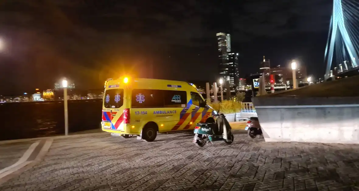 Grote zoekactie naar persoon te water Erasmusbrug - Foto 9