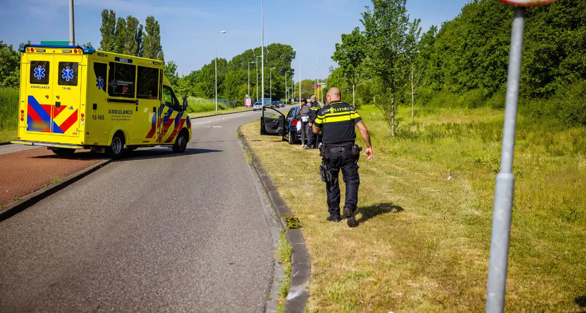 Auto's botsen op kruising in Gein - Foto 2