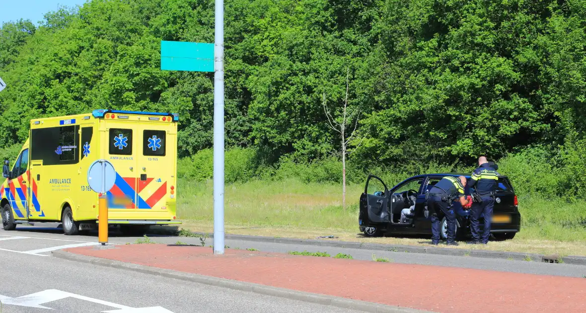 Auto's botsen op kruising in Gein - Foto 4