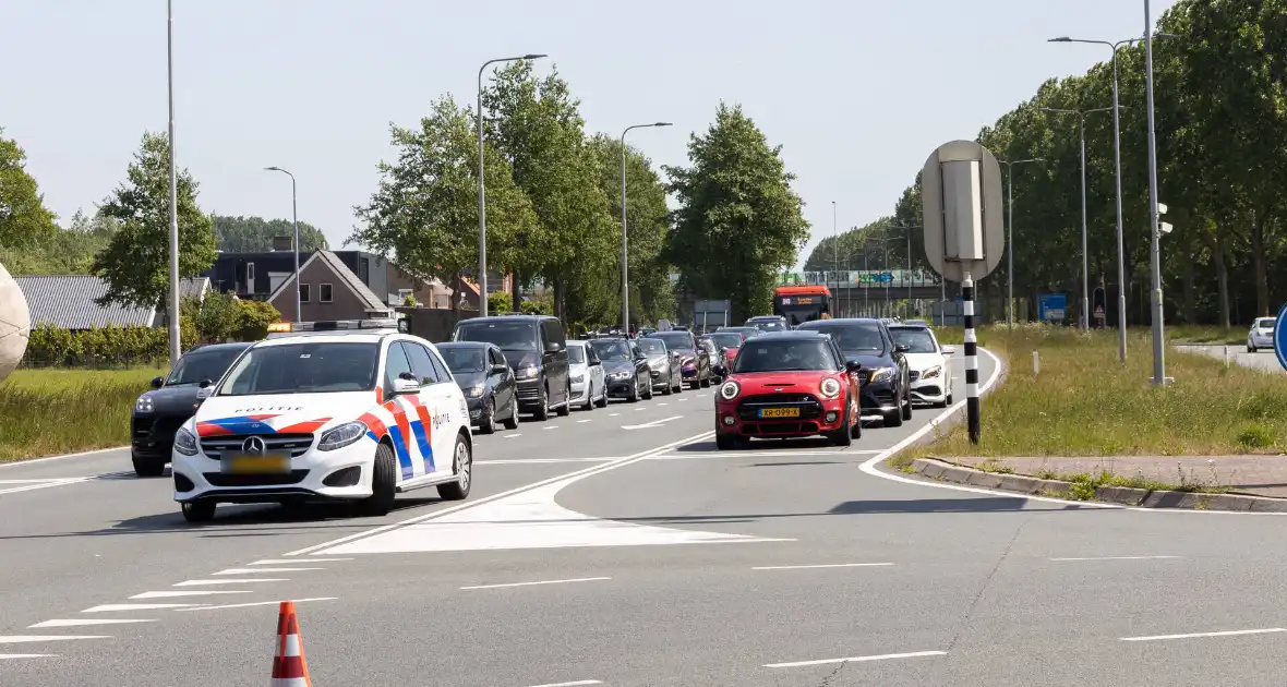 Automobilist gewond bij botsing met paal - Foto 9