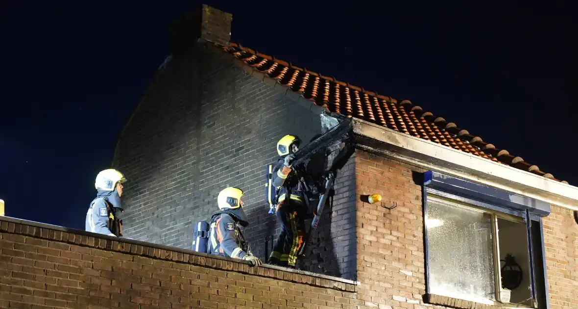 Brandweer redt katten uit woning bij brand - Foto 5