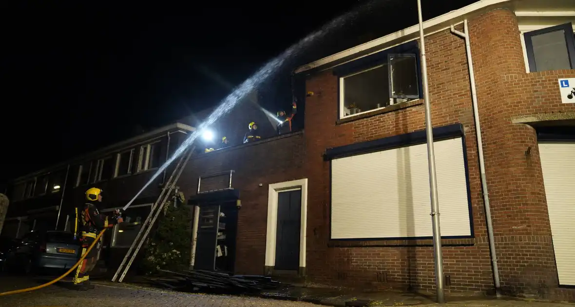 Brandweer redt katten uit woning bij brand - Foto 6