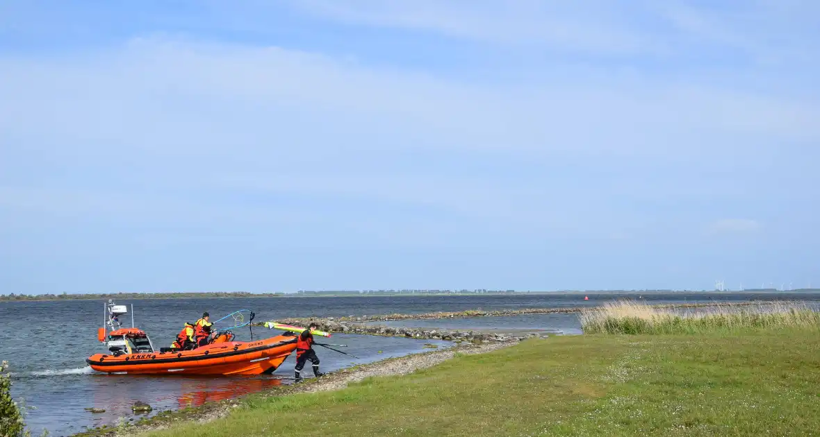 KNRM ingezet voor surfer in de problemen op Grevelingen - Foto 4