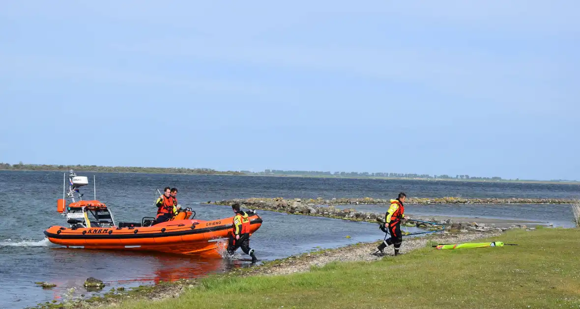 KNRM ingezet voor surfer in de problemen op Grevelingen - Foto 6