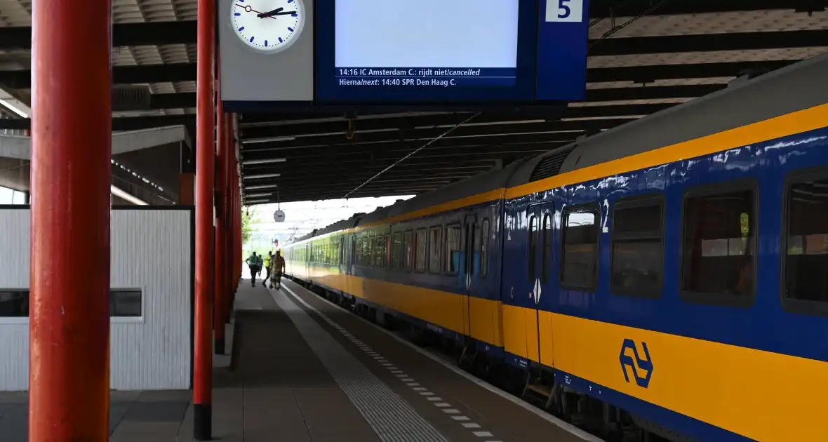 Geen treinverkeer richting Den Haag door aanrijding persoon - Foto 1