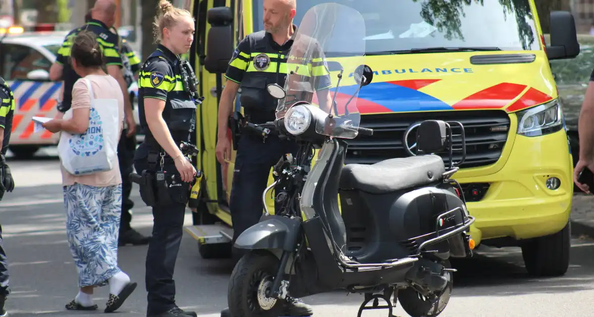 Scooterrijder gewond bij botsing met openslaand portier - Foto 2