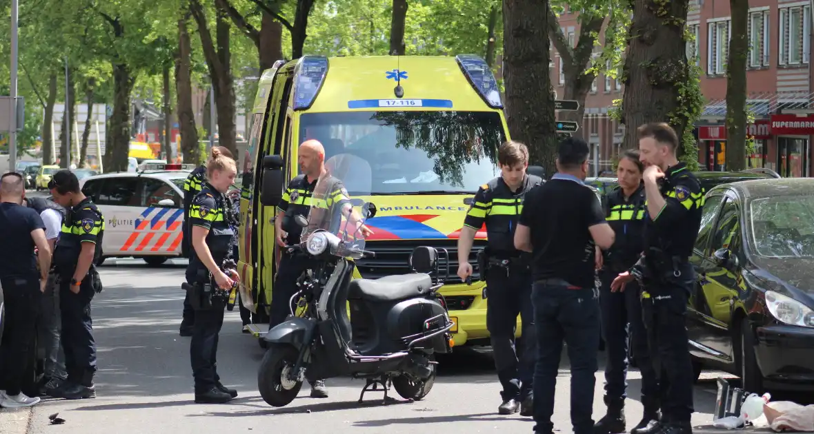 Scooterrijder gewond bij botsing met openslaand portier - Foto 3