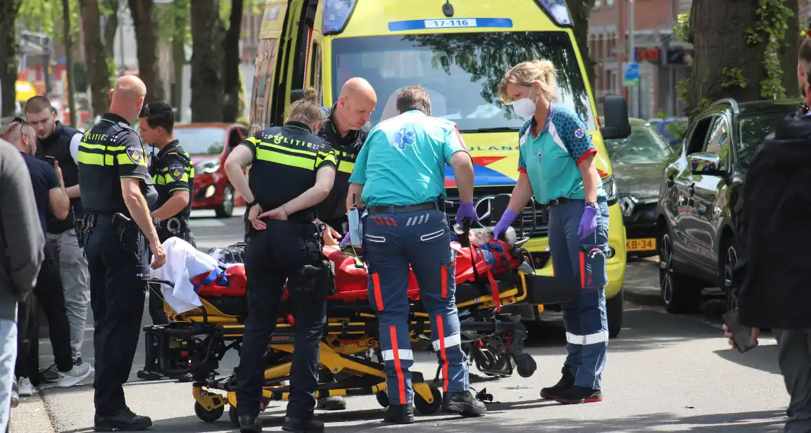 Scooterrijder gewond bij botsing met openslaand portier - Foto 4