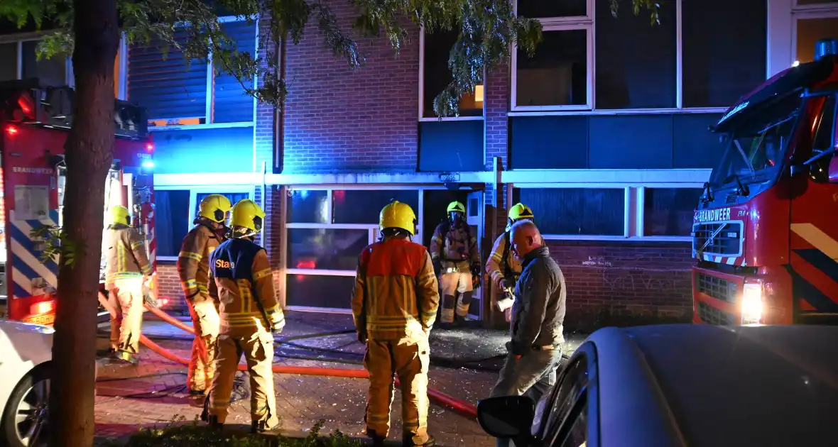 16 apartmenten ontruimd bij brand in kelder - Foto 11
