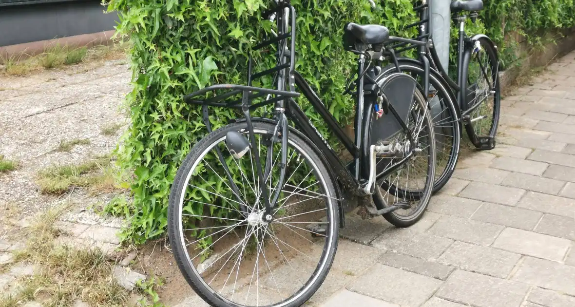 Fietsers gewond bij botsing op kruising - Foto 1