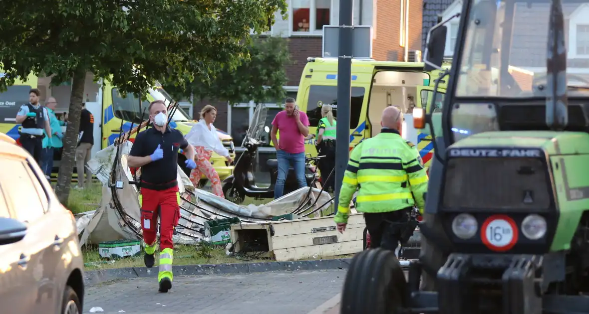 Meerdere gewonden nadat kampioenswagen kantelt