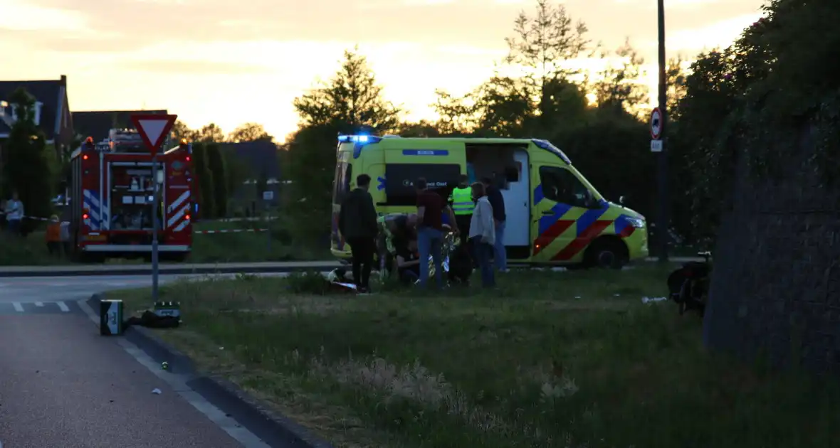 Meerdere gewonden nadat kampioenswagen kantelt - Foto 11