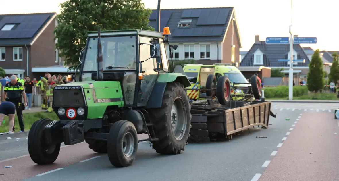 Meerdere gewonden nadat kampioenswagen kantelt - Foto 12