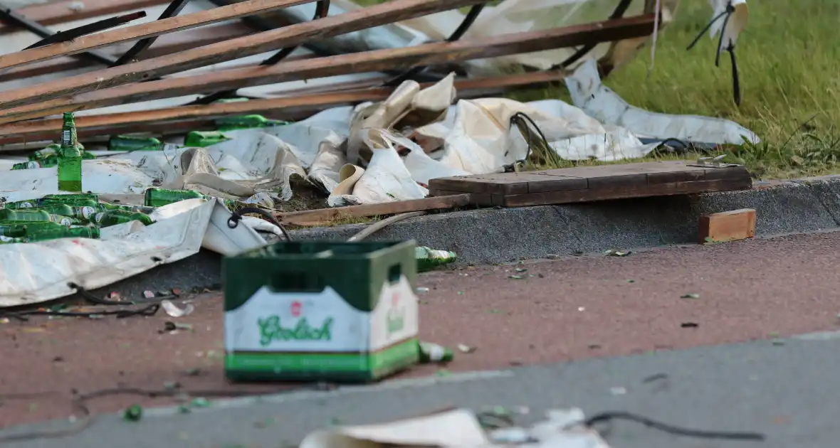 Meerdere gewonden nadat kampioenswagen kantelt - Foto 3