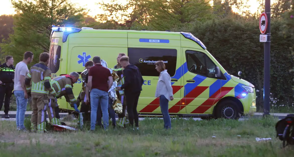Meerdere gewonden nadat kampioenswagen kantelt - Foto 7