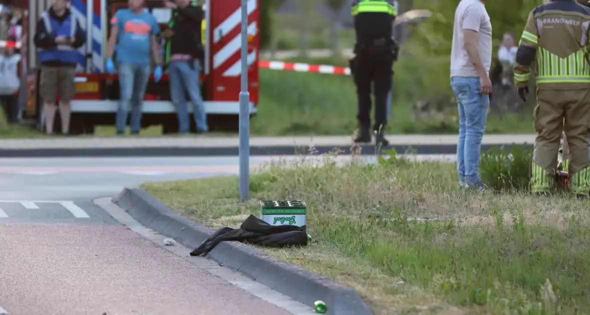 Meerdere gewonden nadat kampioenswagen kantelt - Foto 8