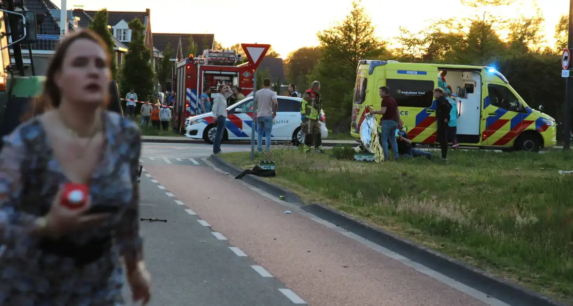 Meerdere gewonden nadat kampioenswagen kantelt - Foto 9