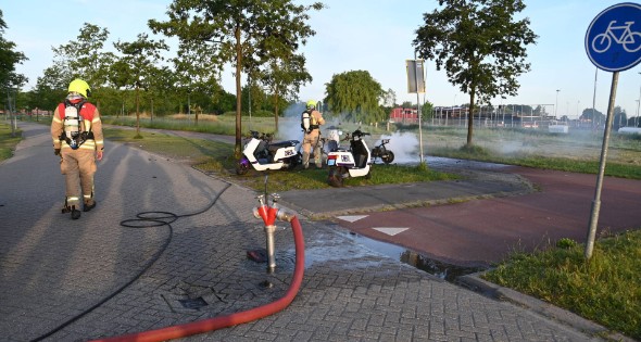 Vier deelscooters volledig uitgebrand - Afbeelding 12