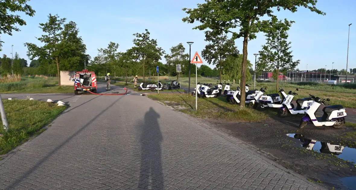 Vier deelscooters volledig uitgebrand - Foto 27