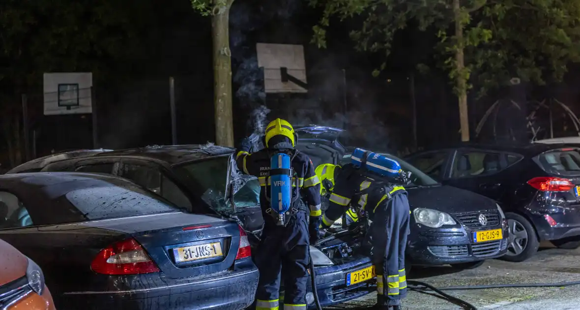 Brandstichting in geparkeerde auto - Foto 2