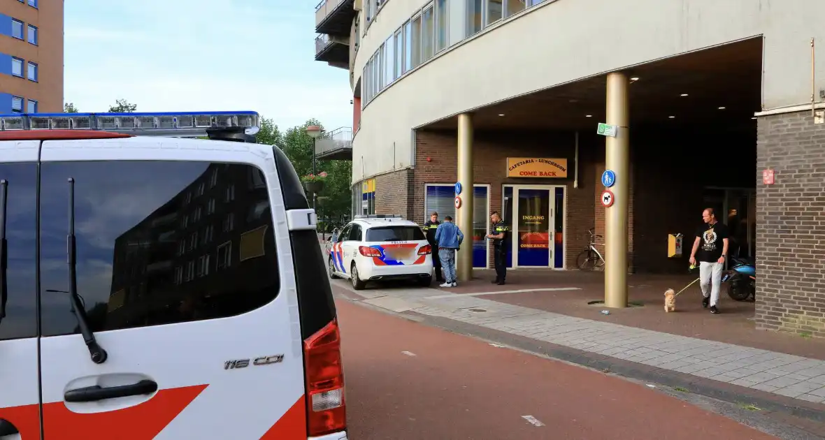 Buitenlandse overlastgever Winkelcentrum De Nieuwe Hof door politie meegenomen - Foto 1