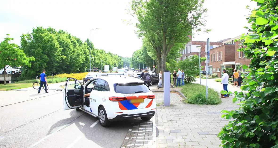 Automobilist eindig tegen boom bij St Jans Gasthuis - Foto 2
