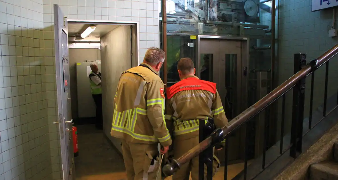 Wederom personen vast in lift NS-station - Foto 8