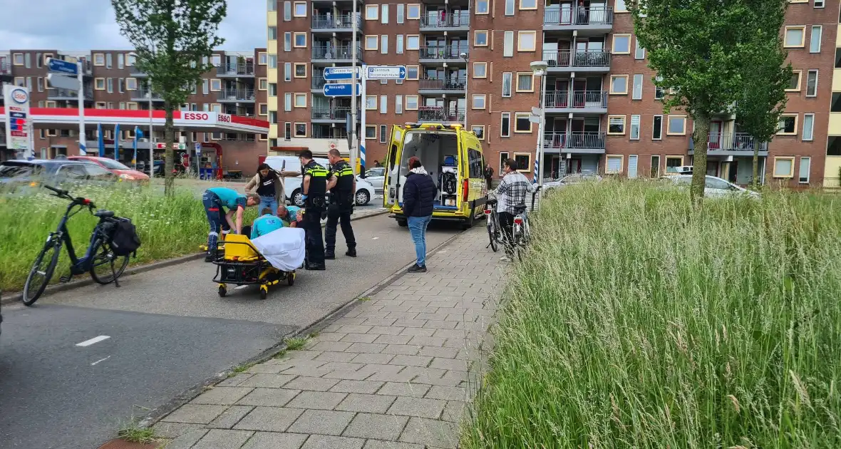 Vrouw gaat onderuit met e-bike en raakt gewond - Foto 2