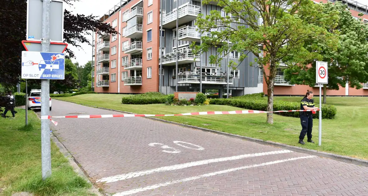 Stadspark afgesloten met afzetlinten na ongeval - Foto 3