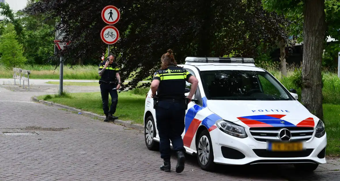 Stadspark afgesloten met afzetlinten na ongeval - Foto 5