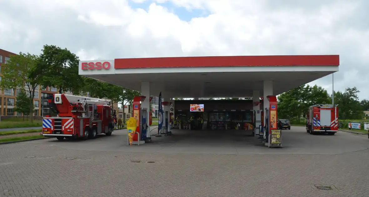 Brand in shop van tankstation snel onder controle