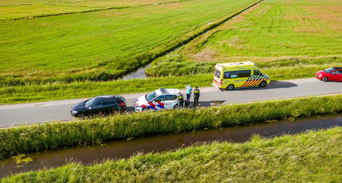 Beschonken brommerrijder belandt in sloot - Foto 9