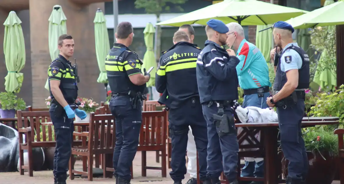 Man gewond geraakt bij steekpartij voor Hotel Wienerhof - Foto 2