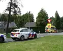 Bromfietser rijdt tegen zijkant vrachtwagen