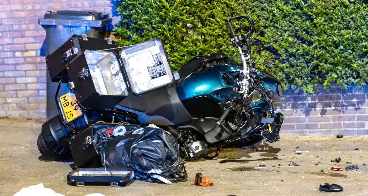 Scooterbezorger en motorrijder gewond na frontale botsing - Foto 5